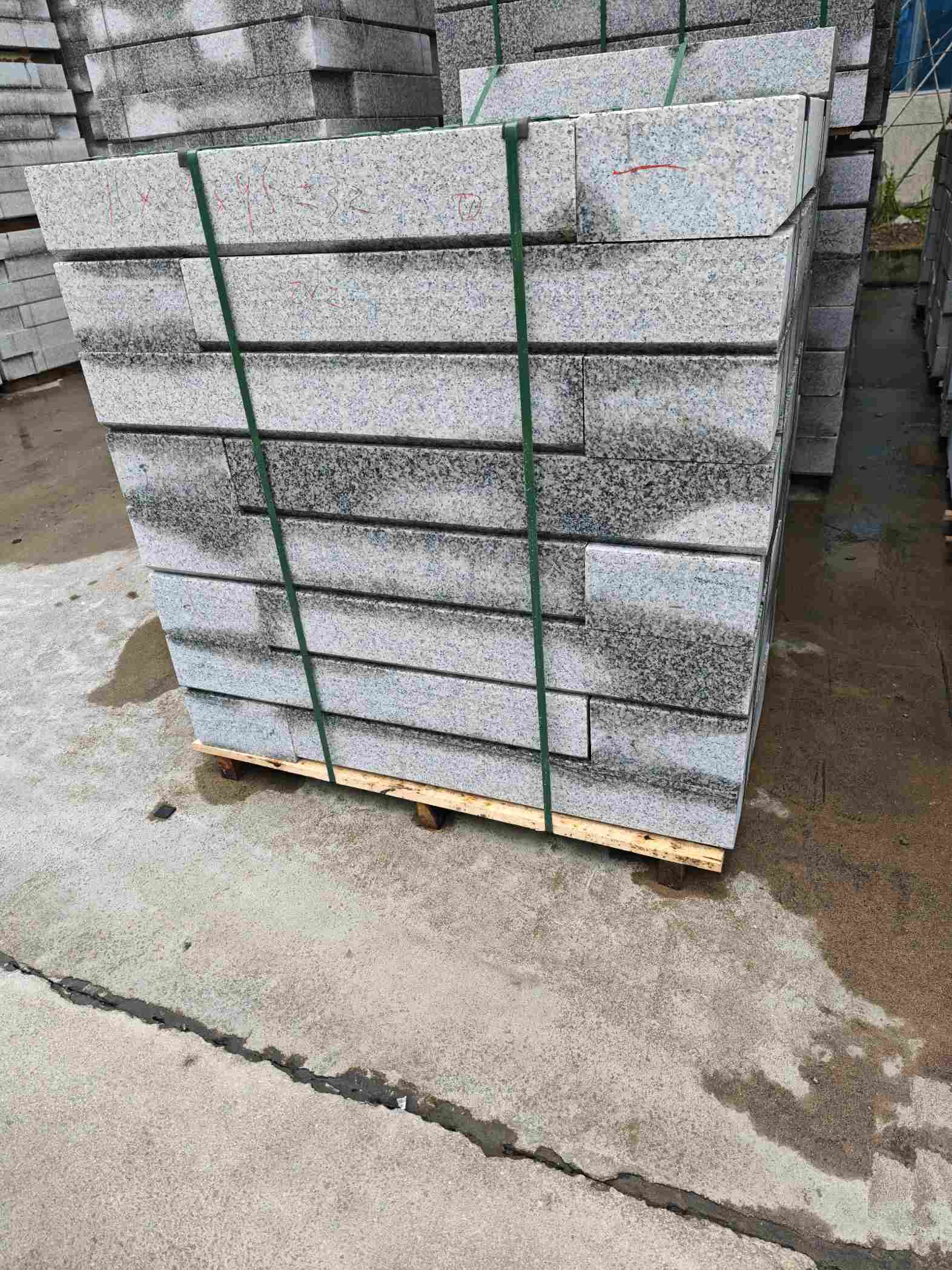 湘潭芙蓉白路牙石，马路牙子